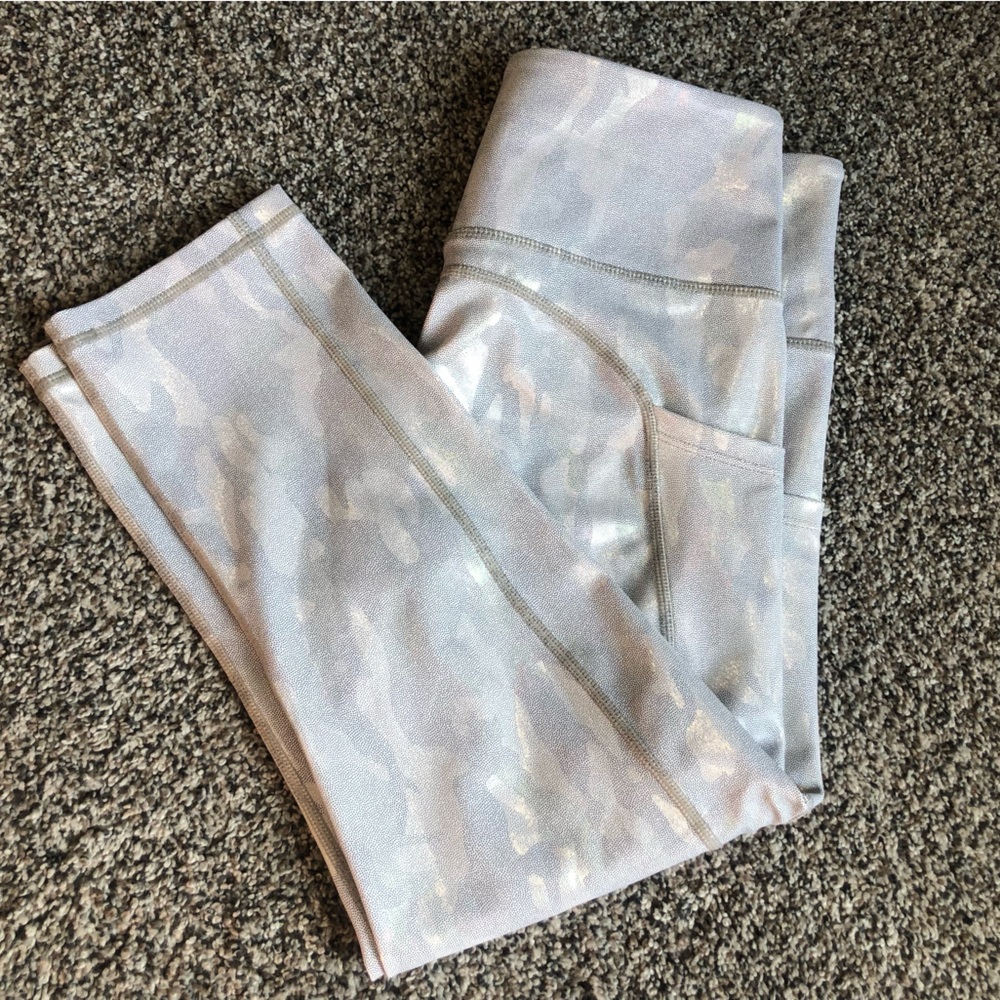 Zyia Active - Women’s 6-8 - Light N Tight Cropped camo legging